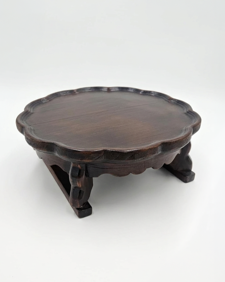 Vintage Korean flower-shaped soban table with petal top and short legs, detail 2