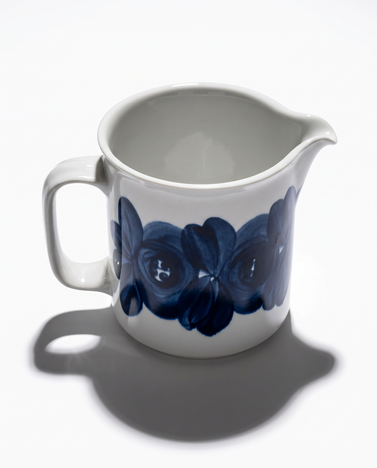 Vintage Arabia Anemone jug with hand-painted blue flowers, Ulla Procopé, detail 4