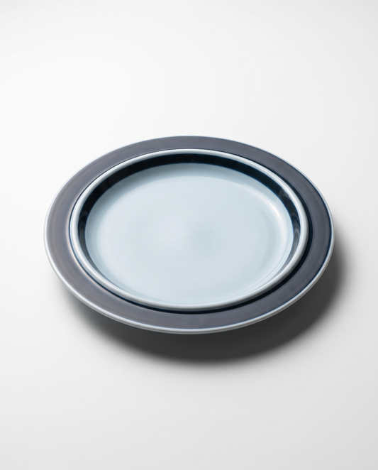 Vintage Arabia Anemone dish by Ulla Procopé, cobalt blue rim, Finland 1960s, detail 2