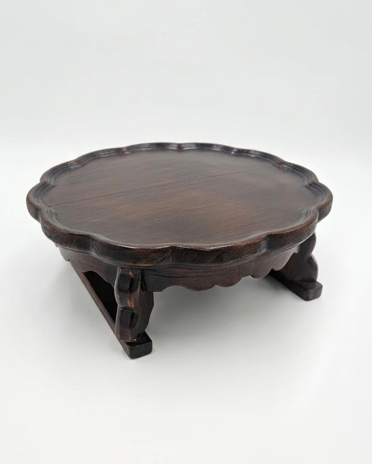 Vintage Korean flower-shaped soban table with petal top and short legs, detail 2