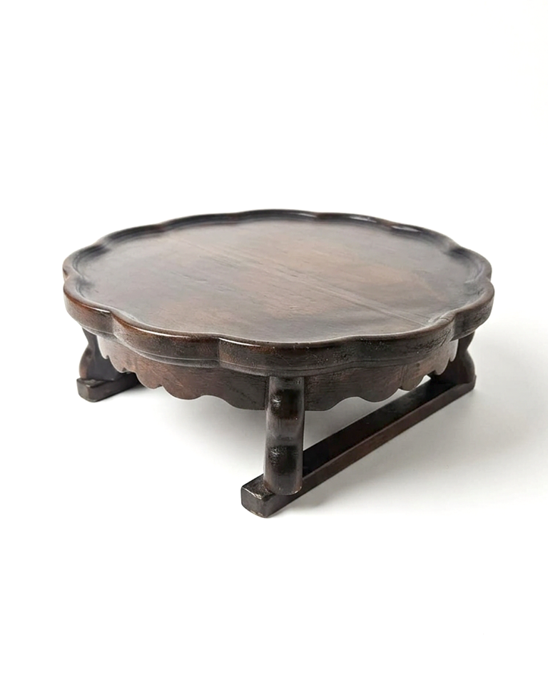 Vintage Korean flower-shaped soban table with petal top and short legs