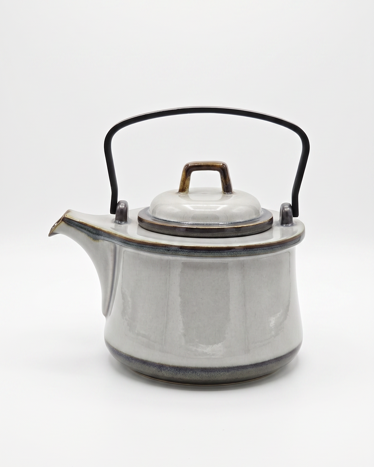 Vintage Bing & Grøndahl Tema teapot by Jens Quistgaard with metal handle, 1960s, detail 2