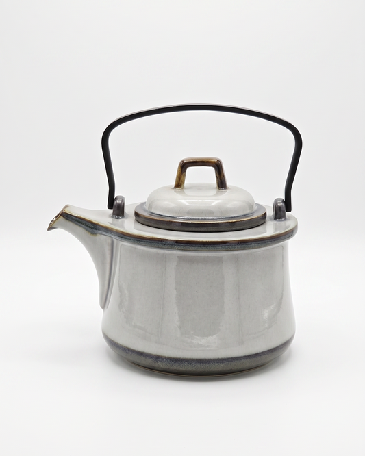 Vintage Bing & Grøndahl Tema teapot by Jens Quistgaard with metal handle, 1960s, detail 2